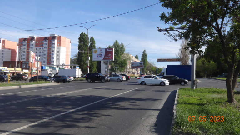 пр-т Строителей, 44 - ул. Академика Антонова (разделительная полоса)
